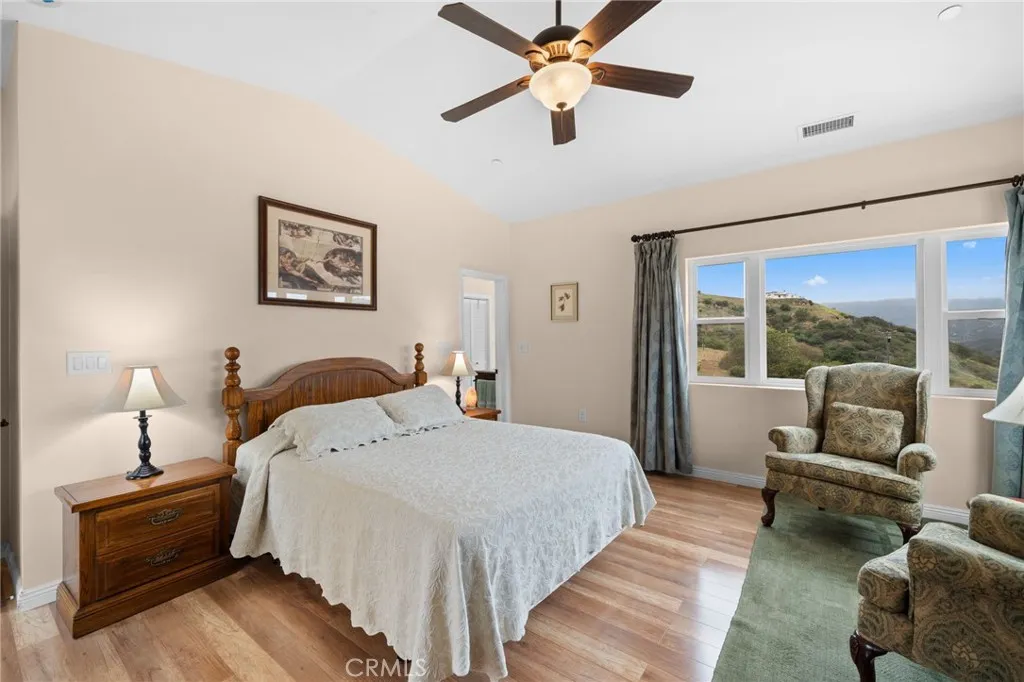 https://cdn.realtyfeed.com/cdn/127/306705368/d285940eaed5d444fec56c8d8ba6d472.webp
