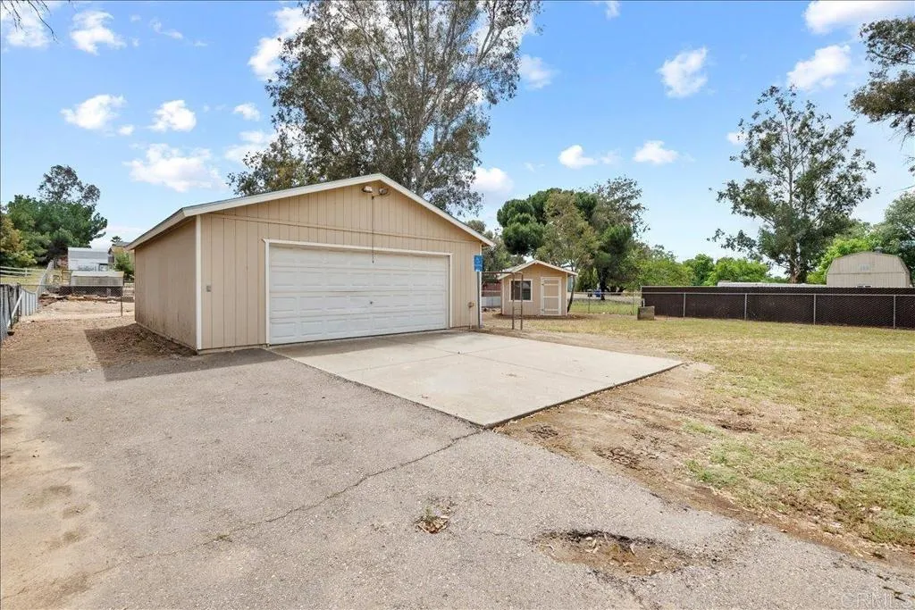 https://cdn.realtyfeed.com/cdn/127/306705375/316b35facb8bf68f007731c404d61ab1.webp