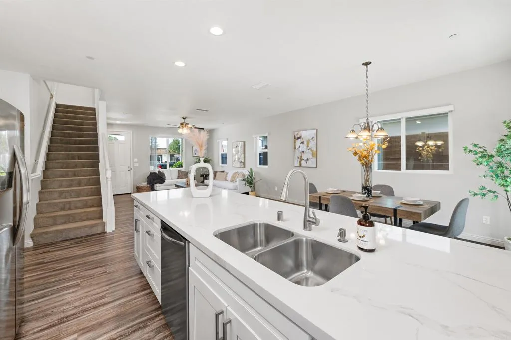 https://cdn.realtyfeed.com/cdn/127/306705390/afaae0cf6a512b65817ea35e24991416.webp