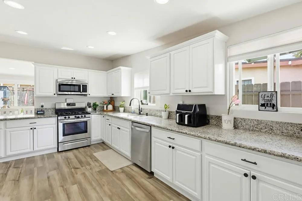 https://cdn.realtyfeed.com/cdn/127/306705398/92158e748c0e85a86115ded54cde0384.webp