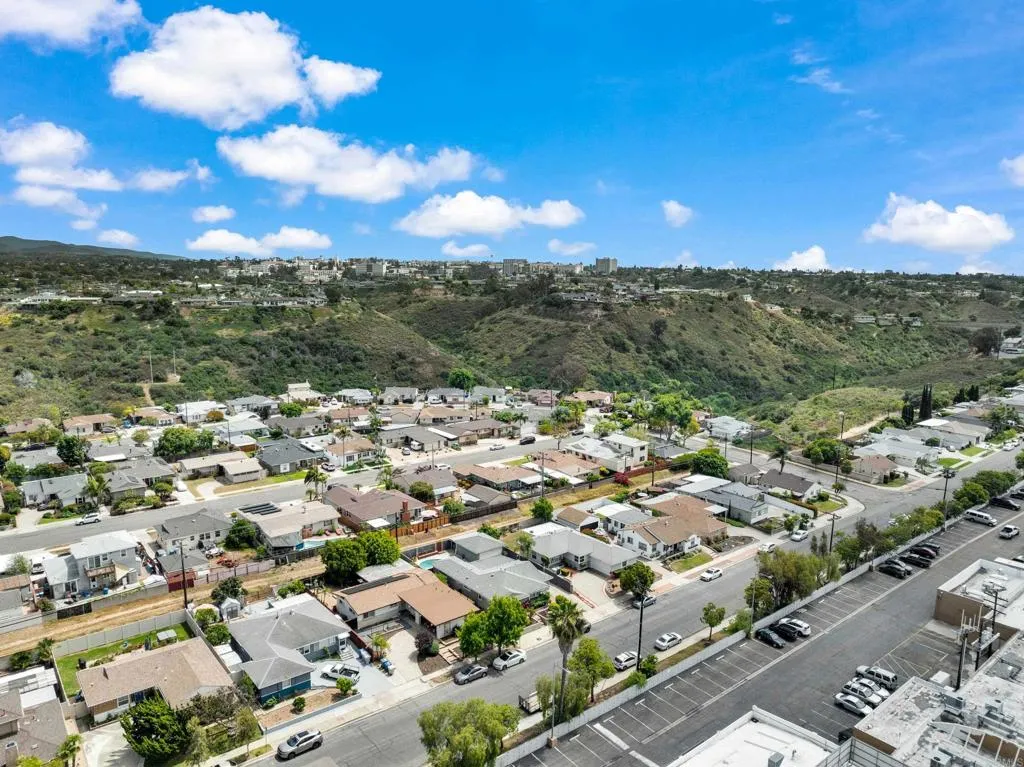 https://cdn.realtyfeed.com/cdn/127/306705418/0192193e3c714e085f5520cff3f333a3.webp