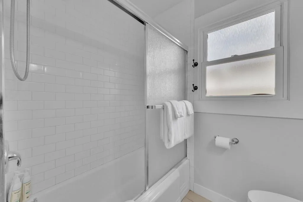 https://cdn.realtyfeed.com/cdn/127/306705418/940bc589ba9d6e3ac83f93dd16b2c979.webp