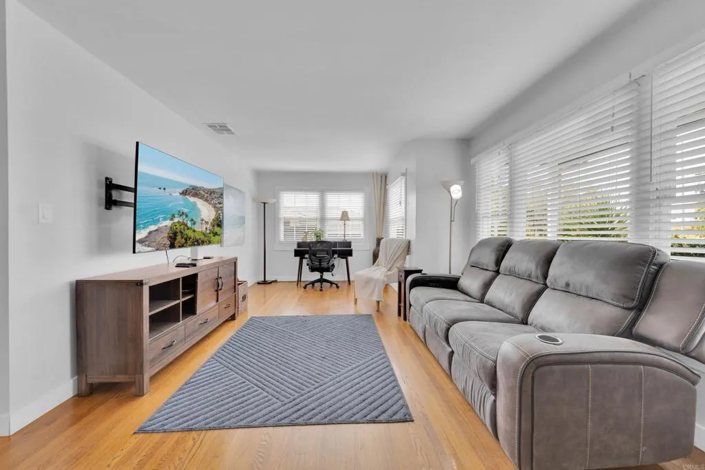 https://cdn.realtyfeed.com/cdn/127/306705418/9a317313154692b691b218e50a6b7812.webp