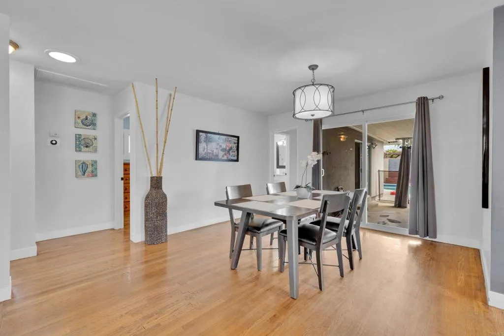https://cdn.realtyfeed.com/cdn/127/306705418/e08078c55bf23acedcac9e3e228e02b9.webp