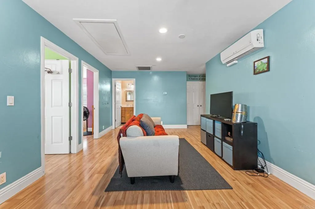 https://cdn.realtyfeed.com/cdn/127/306705514/450e838fa4d3011afa79021cc12bfc09.webp