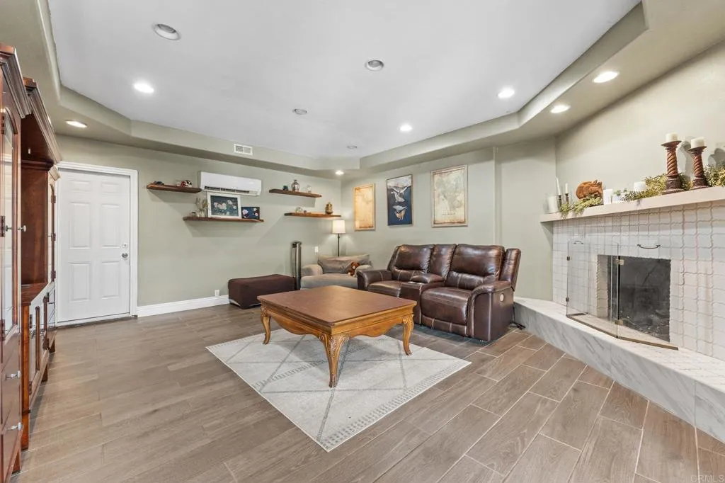 https://cdn.realtyfeed.com/cdn/127/306705514/b48e6dc2eedd455e86e32800746d66c9.webp