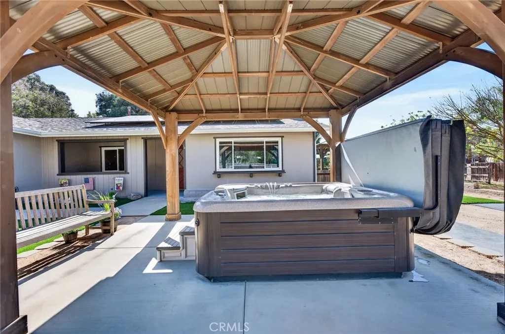 https://cdn.realtyfeed.com/cdn/127/306705544/35fab6025c1b5503ef487ed90b4c6762.webp