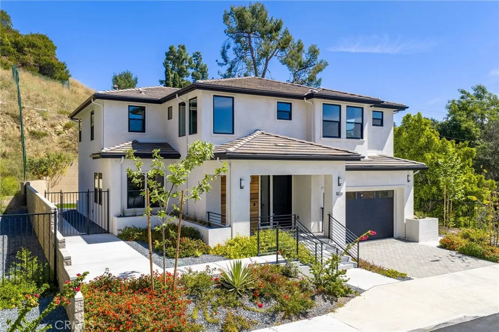 Los Angeles, CA 90042