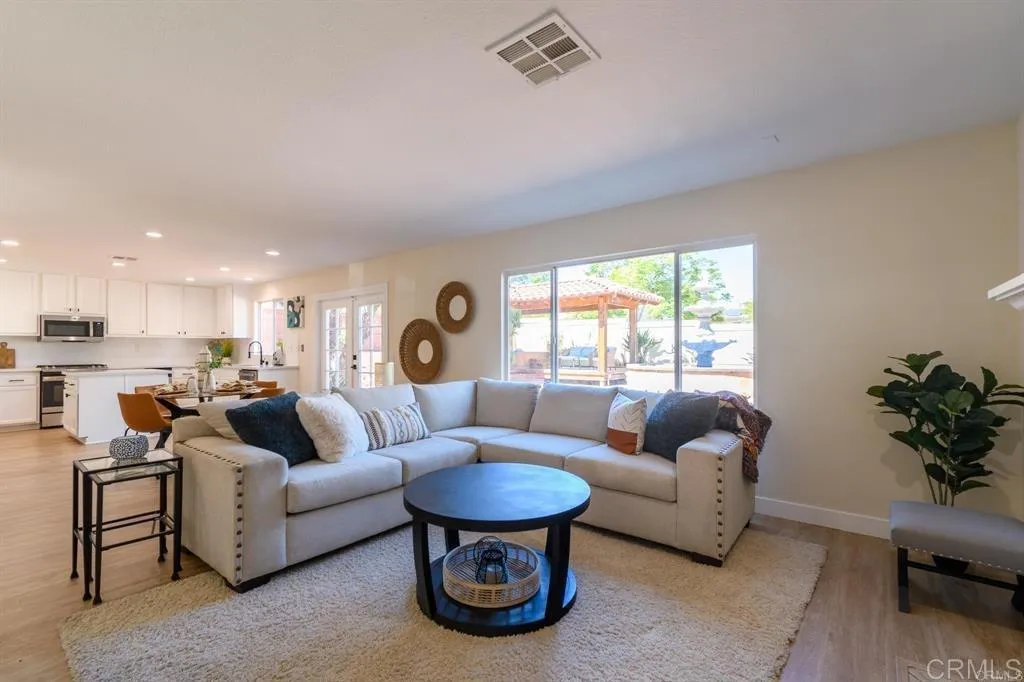 https://cdn.realtyfeed.com/cdn/127/306705759/1ecc7dfd87384b8990fa0726663ecc2d.webp