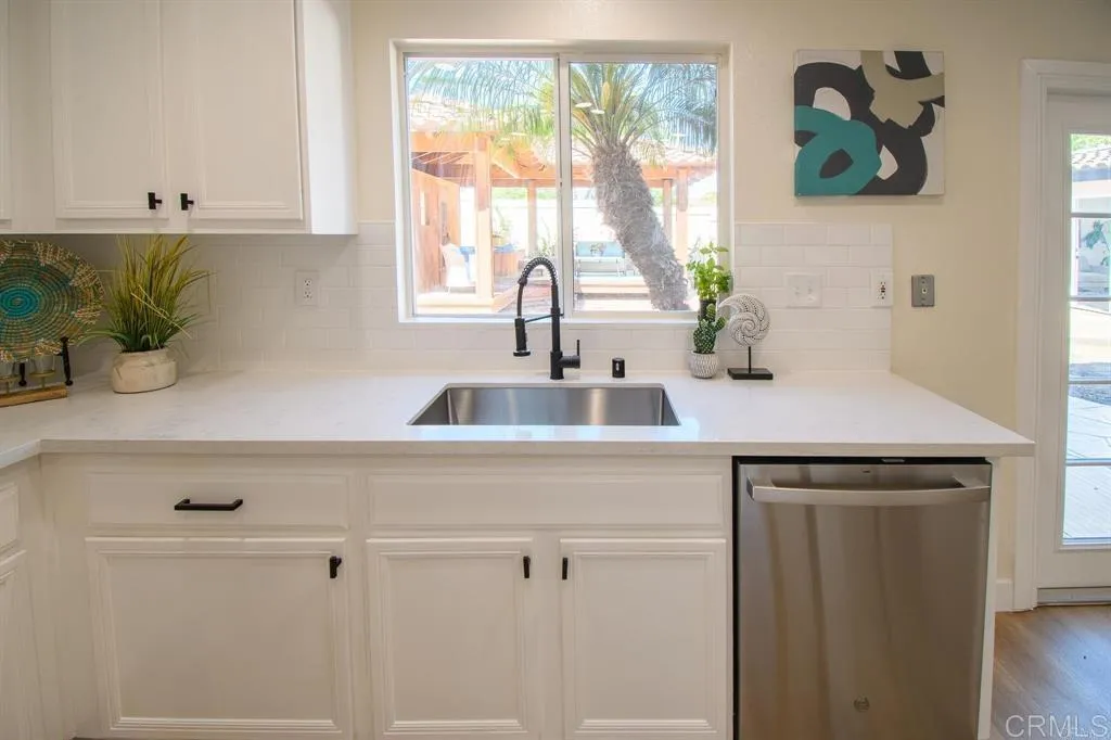 https://cdn.realtyfeed.com/cdn/127/306705759/956388652657748e9078fb155336b5c7.webp