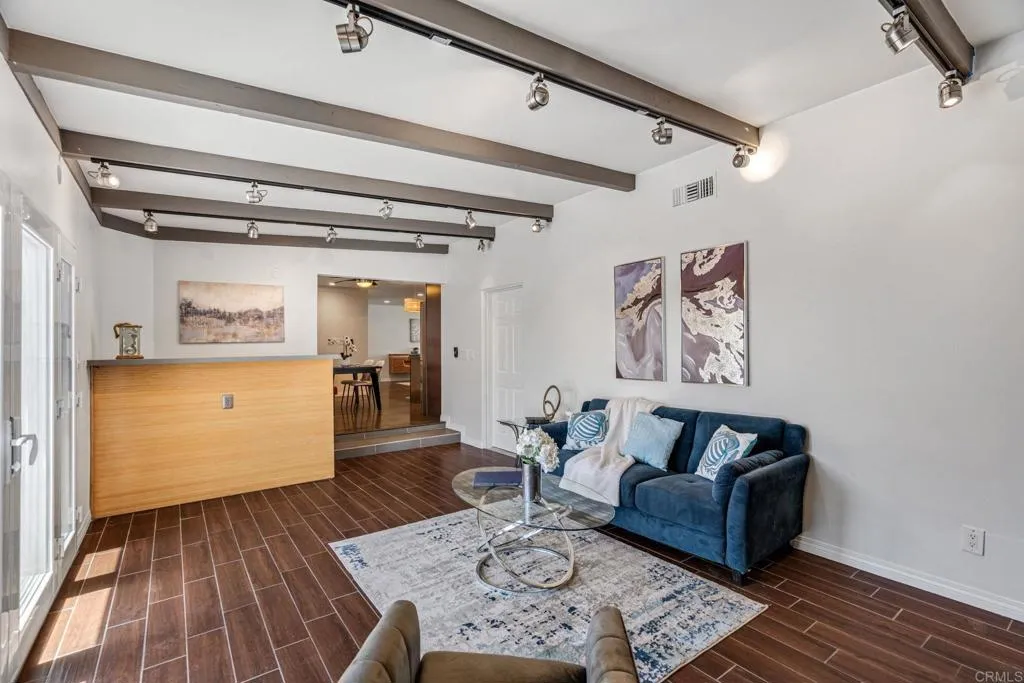 https://cdn.realtyfeed.com/cdn/127/306705768/2f9a61c327f30a1edf59fcdcfb355c69.webp