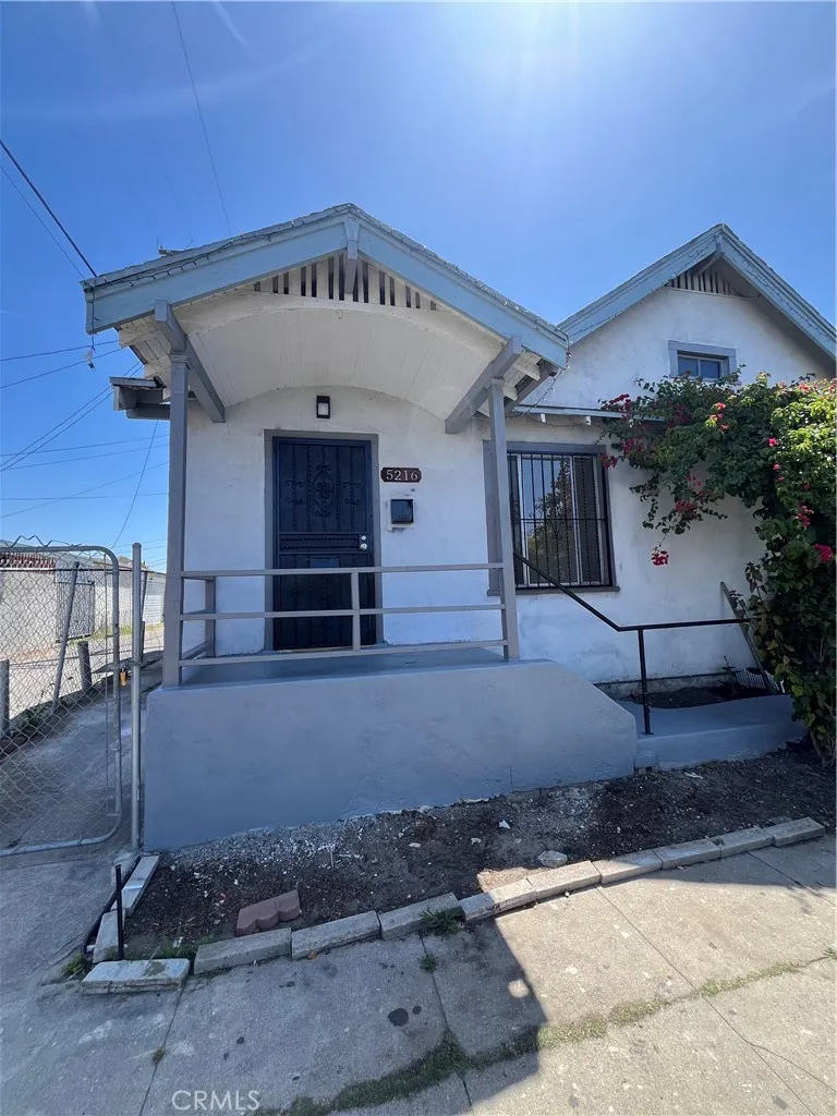 Los Angeles, CA 90037