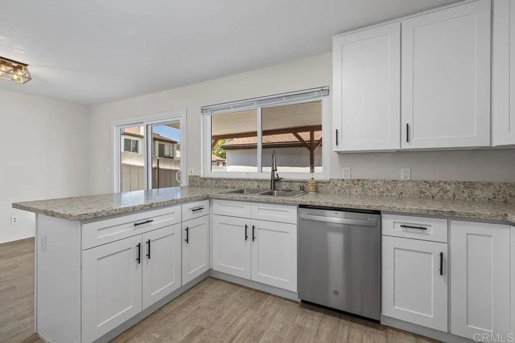 https://cdn.realtyfeed.com/cdn/127/306705814/4d45ab96dd8aff19b5729615ba1127c4.webp