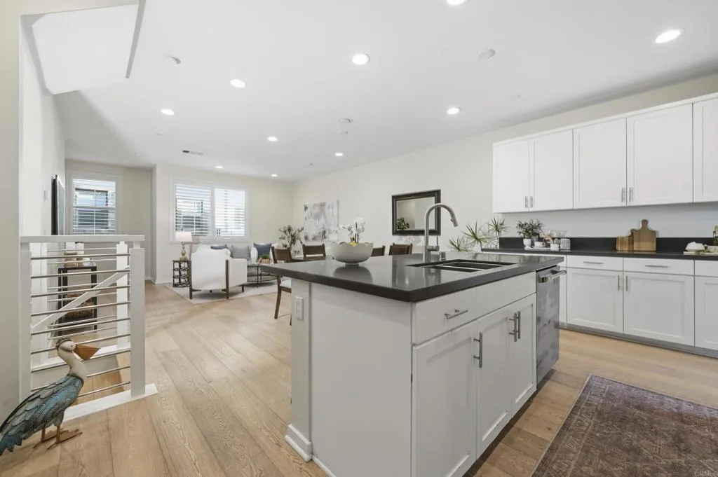 https://cdn.realtyfeed.com/cdn/127/306705877/87c548a38bea8dfe1f355e73f589604e.webp