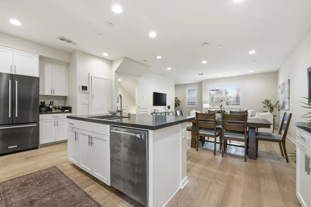 https://cdn.realtyfeed.com/cdn/127/306705877/e4c3fedba6301ba581c78f599ebc48e9.webp