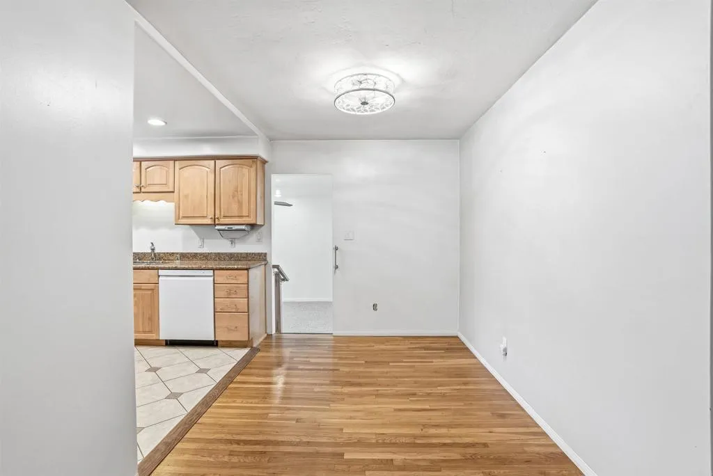 https://cdn.realtyfeed.com/cdn/127/306705885/1096608411baeea4b3125e16ee3b44e1.webp