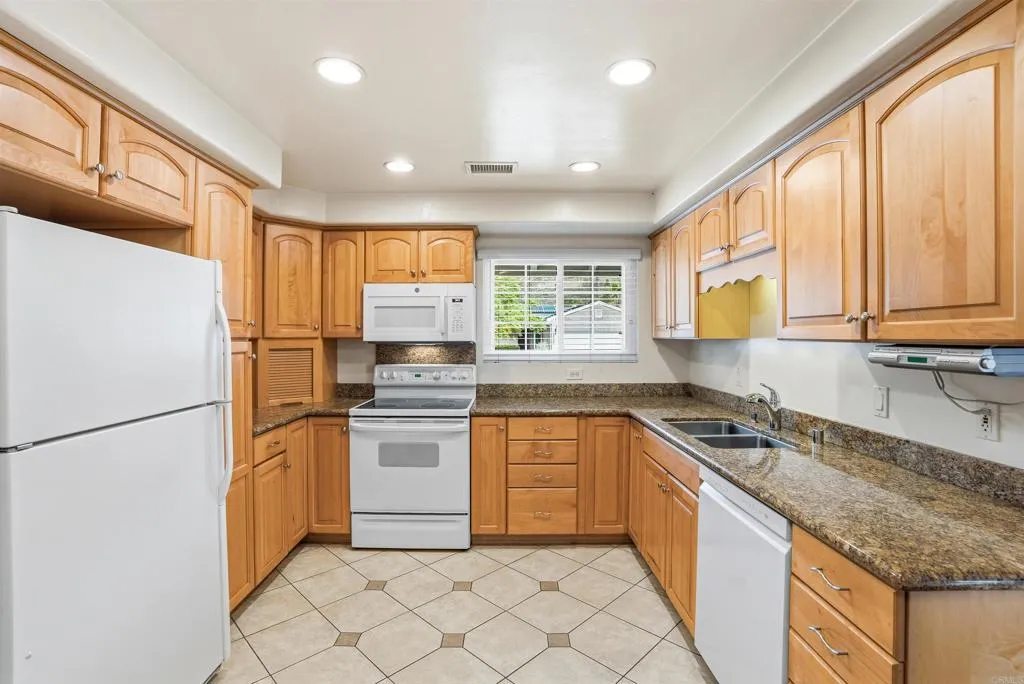 https://cdn.realtyfeed.com/cdn/127/306705885/52debf5c451d2b17408086c4316f1d7e.webp