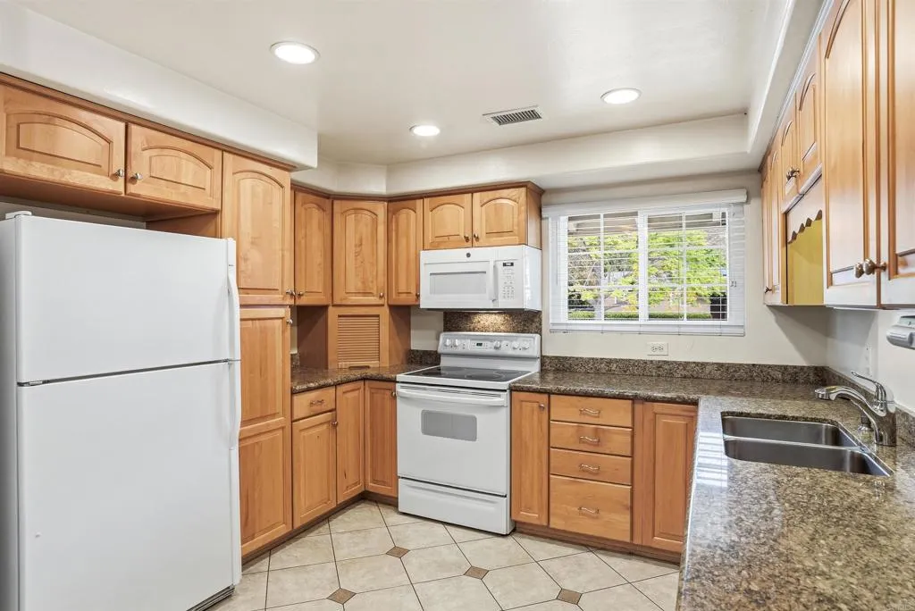 https://cdn.realtyfeed.com/cdn/127/306705885/c137d68fb260bfe6bb36bf7070b320f4.webp