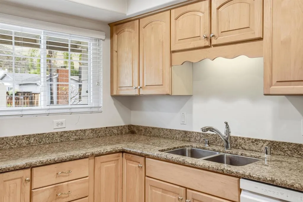 https://cdn.realtyfeed.com/cdn/127/306705885/da9202709751aaebb1bf8796e91ea979.webp