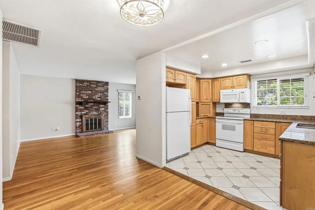 https://cdn.realtyfeed.com/cdn/127/306705885/db0001fe713ed2b637c48a51393b2b6a.webp