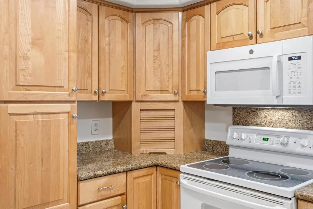 https://cdn.realtyfeed.com/cdn/127/306705885/fb2a9a49ea06a0a86f15f2580d41d1cb.webp