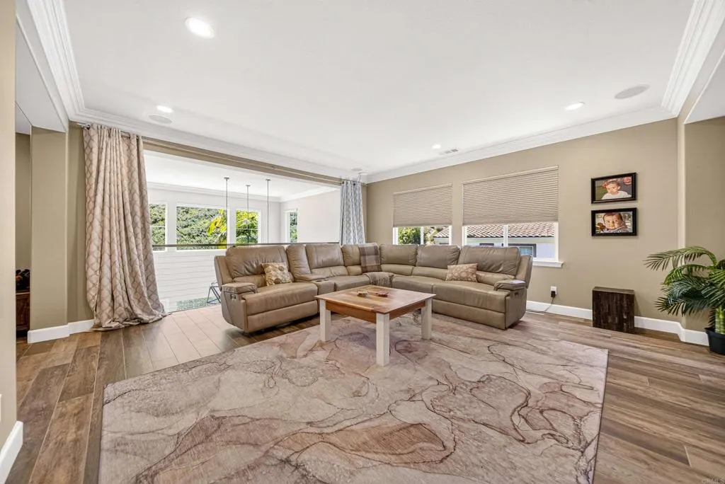 https://cdn.realtyfeed.com/cdn/127/306705886/0a54fdc7c63e2c11cd16a856a193575a.webp