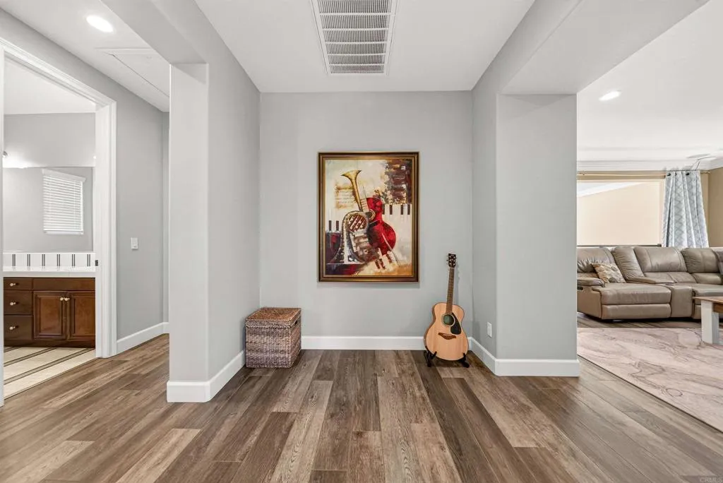 https://cdn.realtyfeed.com/cdn/127/306705886/281324cda404a016c3fcba14432258bf.webp