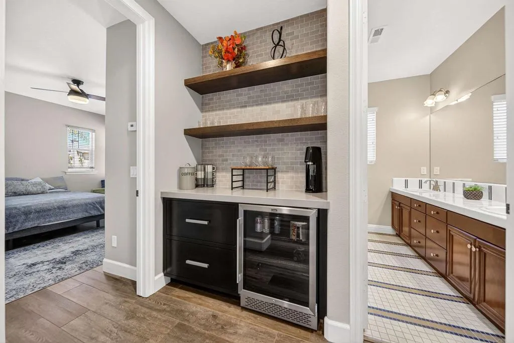 https://cdn.realtyfeed.com/cdn/127/306705886/6d9ec4aff0cbde7aef4b310fd82aa8e6.webp