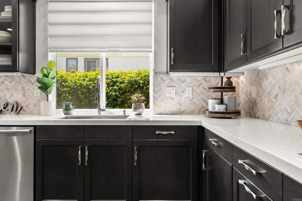 https://cdn.realtyfeed.com/cdn/127/306705886/7ee0d691fbdd205ac0e6fc20df51ad1c.webp