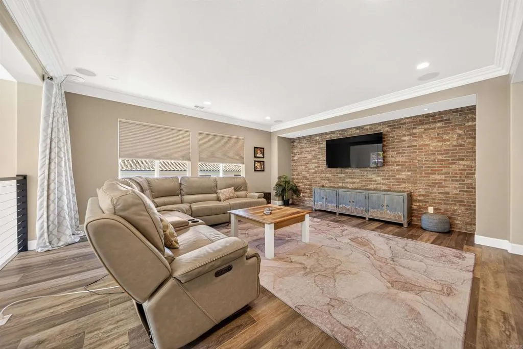 https://cdn.realtyfeed.com/cdn/127/306705886/ae1bafe20f63c0e4cf843707f3f200d5.webp