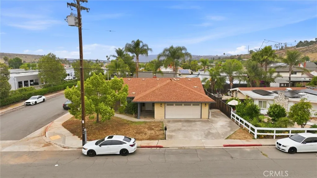 https://cdn.realtyfeed.com/cdn/127/306705889/2f342b3a22cffe721f45a7cf14ae3b6d.webp