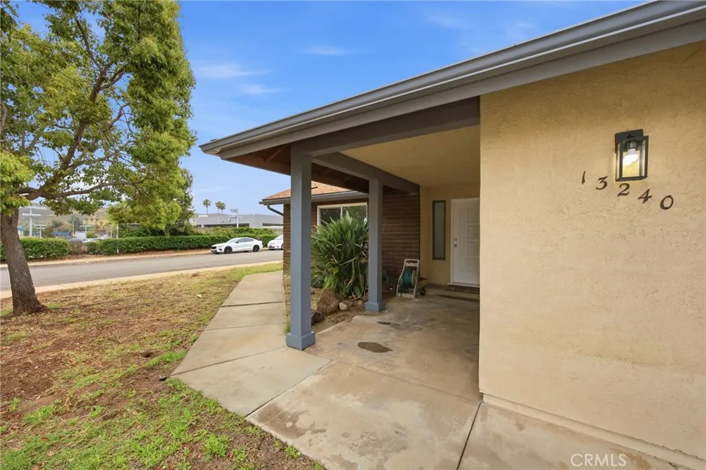 https://cdn.realtyfeed.com/cdn/127/306705889/a6d4a1befb220bffcb8d47538ef412f8.webp
