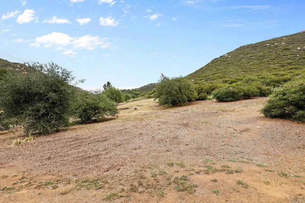 https://cdn.realtyfeed.com/cdn/127/306705950/16a59686de64ebe4d8600aad914007dc.webp