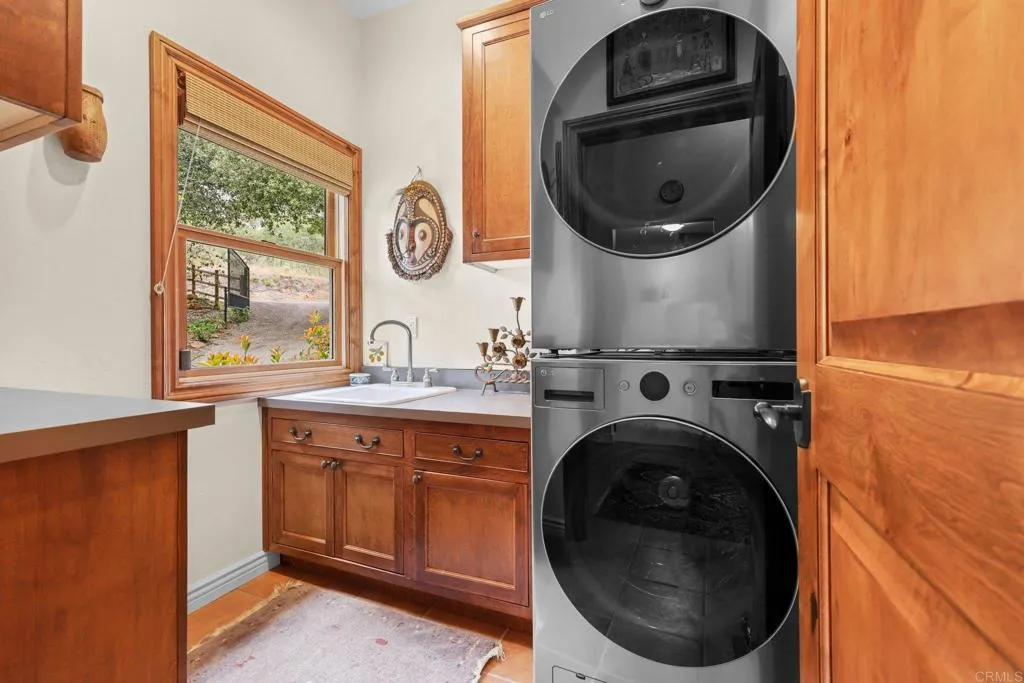 https://cdn.realtyfeed.com/cdn/127/306705950/89e19c4ae4eb6371e91013082f3d5a6a.webp