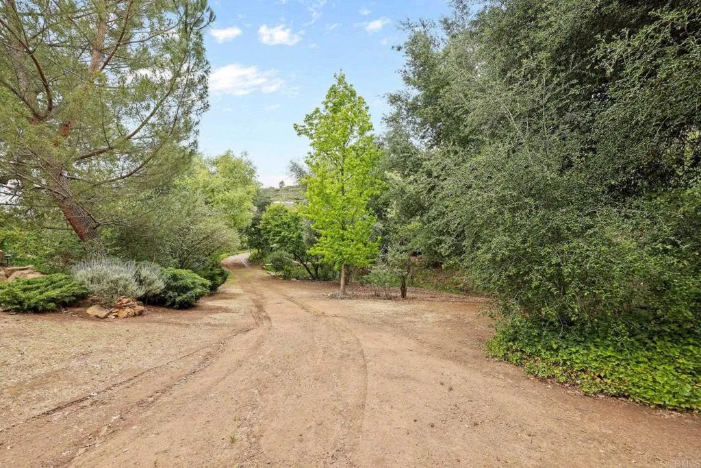 https://cdn.realtyfeed.com/cdn/127/306705950/90bc79471f4f6cc575a82594910394c7.webp