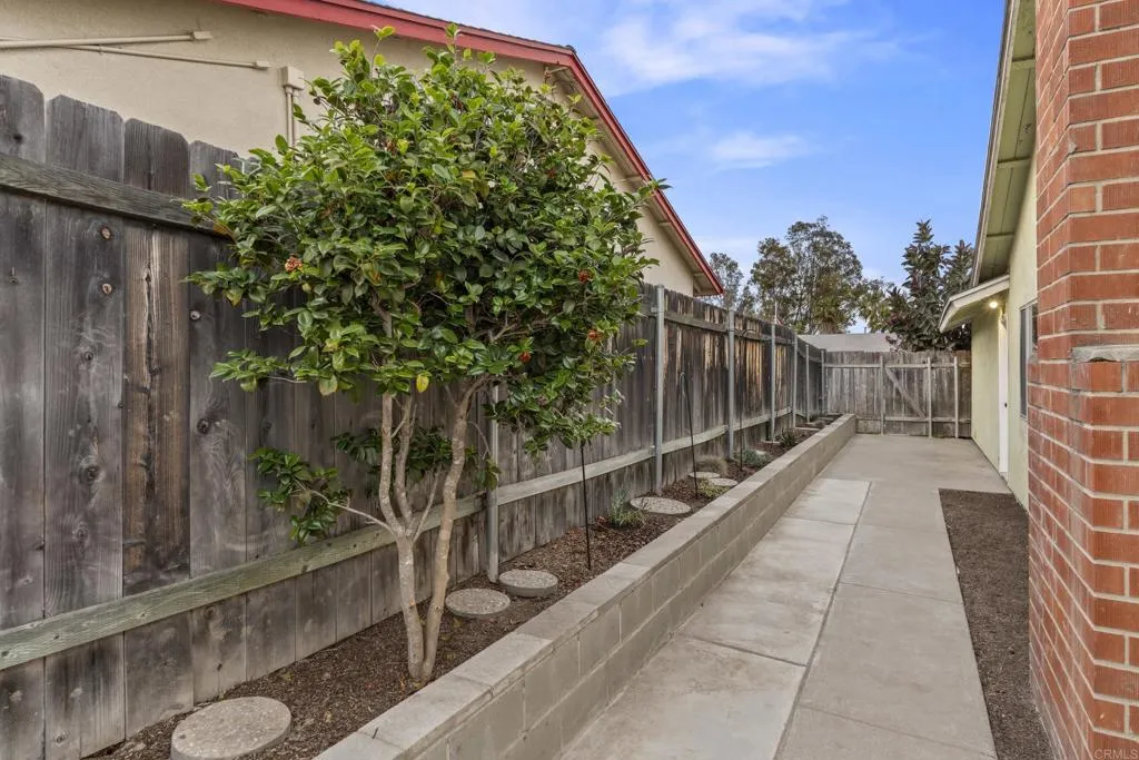https://cdn.realtyfeed.com/cdn/127/306705969/f96ee9f9a6e18c04bbdeb3aa35bcb19e.webp