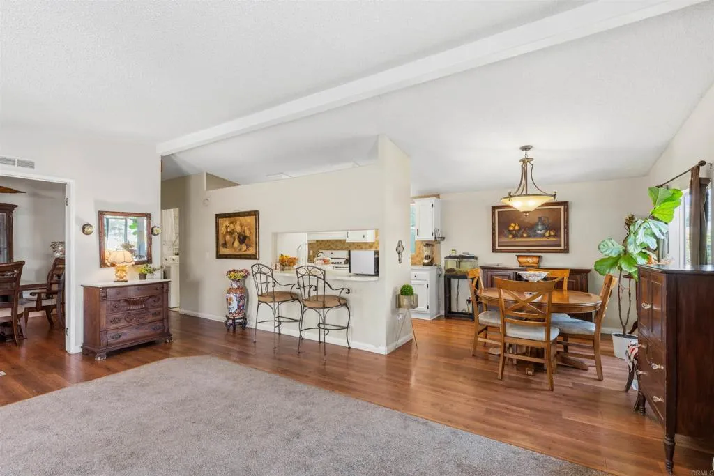 https://cdn.realtyfeed.com/cdn/127/306706054/843c5c15f2a8627b08483fc1f16e52fe.webp
