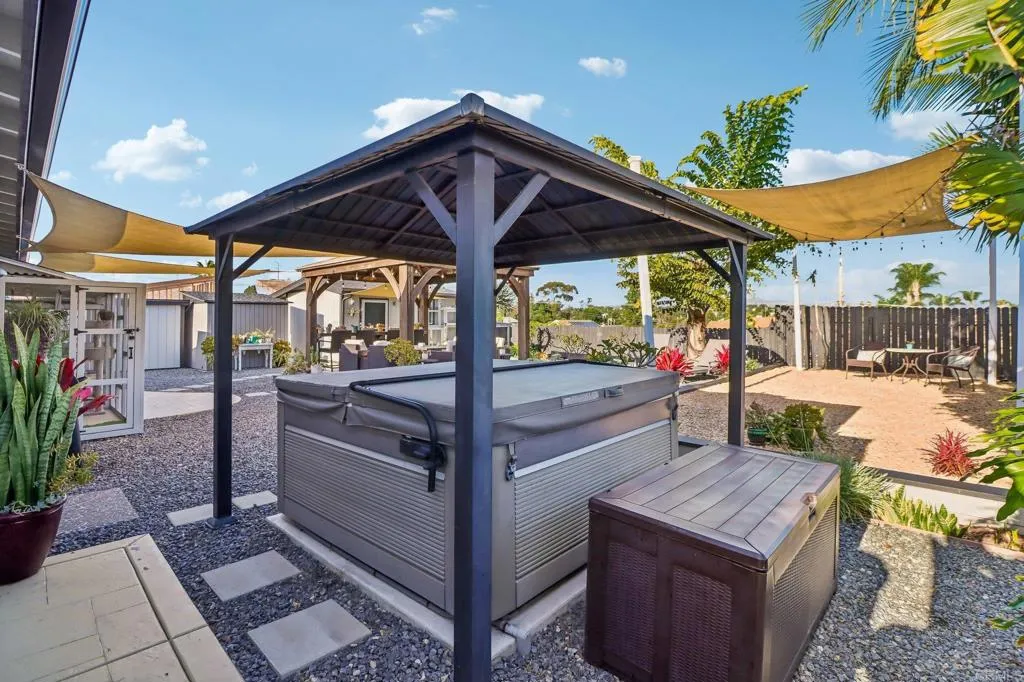 https://cdn.realtyfeed.com/cdn/127/306706070/51a9d5a9d4f12b1072204c40214651dd.webp
