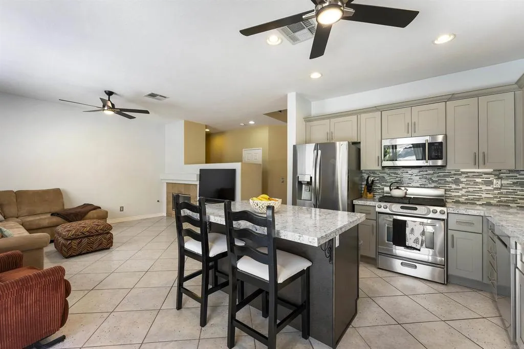 https://cdn.realtyfeed.com/cdn/127/306706168/a7d6d527077d8e832e672738f77a5f10.webp