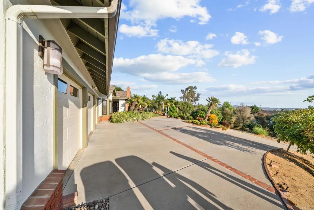 https://cdn.realtyfeed.com/cdn/127/306706178/481db8e187e6485763507209f5fdfff7.webp