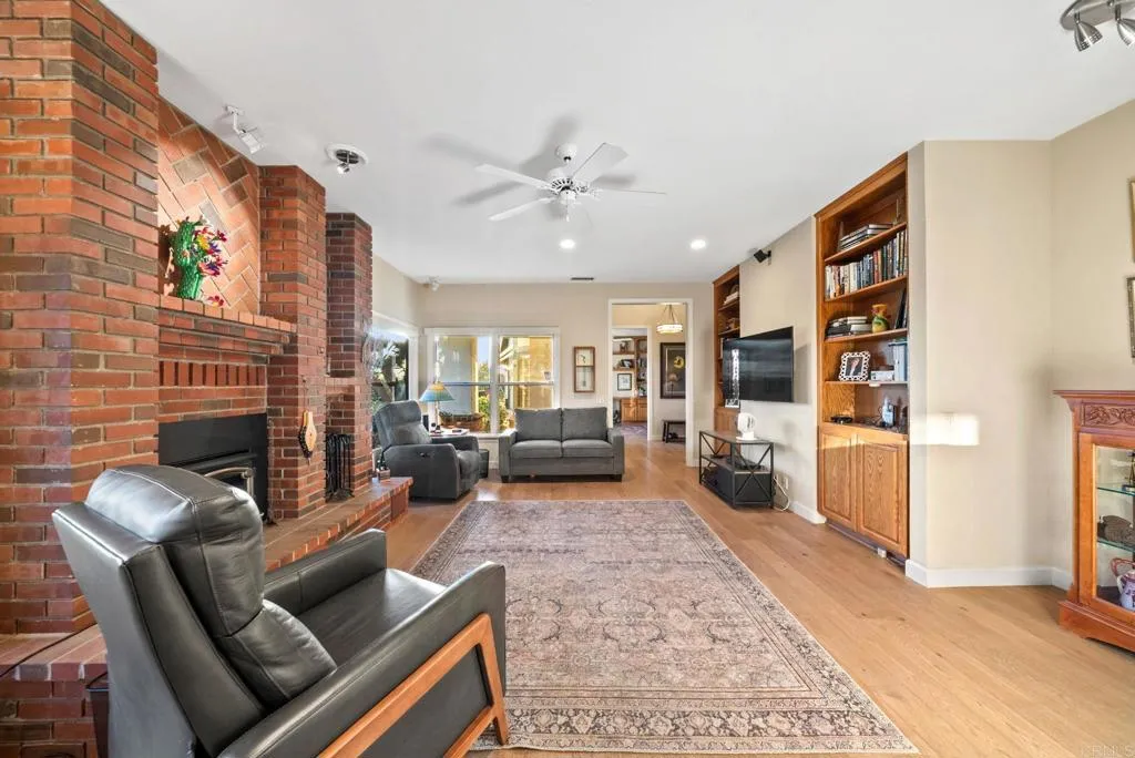 https://cdn.realtyfeed.com/cdn/127/306706178/60176f6704c5e4d6fcfb323f95147552.webp