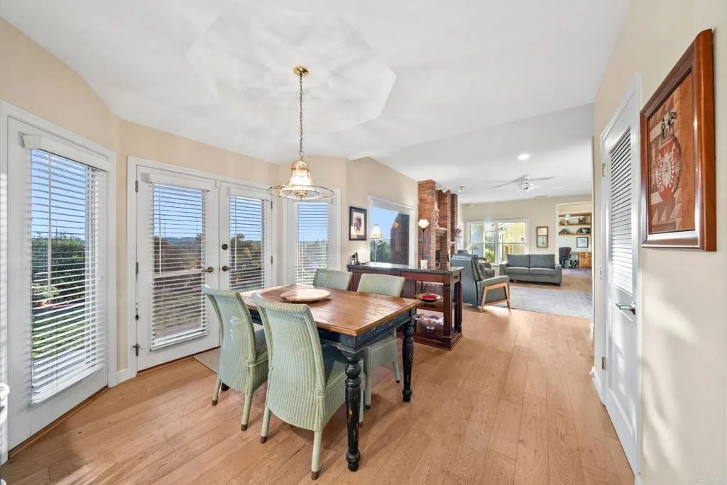 https://cdn.realtyfeed.com/cdn/127/306706178/60633456d0e8ee2eb9a28810007abbd2.webp