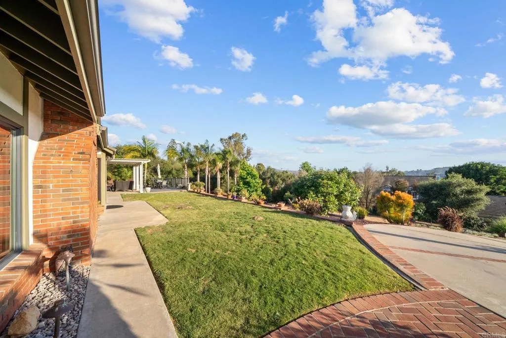 https://cdn.realtyfeed.com/cdn/127/306706178/896d0395bd444abf90c3dadfcb55b7db.webp