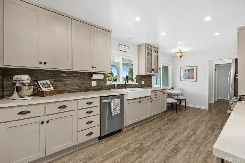 https://cdn.realtyfeed.com/cdn/127/306706181/bb5d1384cfe18b619ced0118bd652175.webp