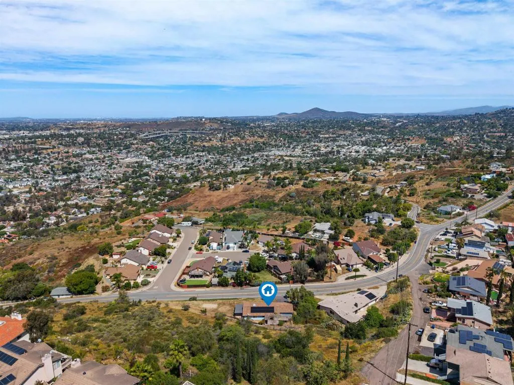 https://cdn.realtyfeed.com/cdn/127/306706206/0f45fb6664cee99f4a32d9177bfaf02d.webp