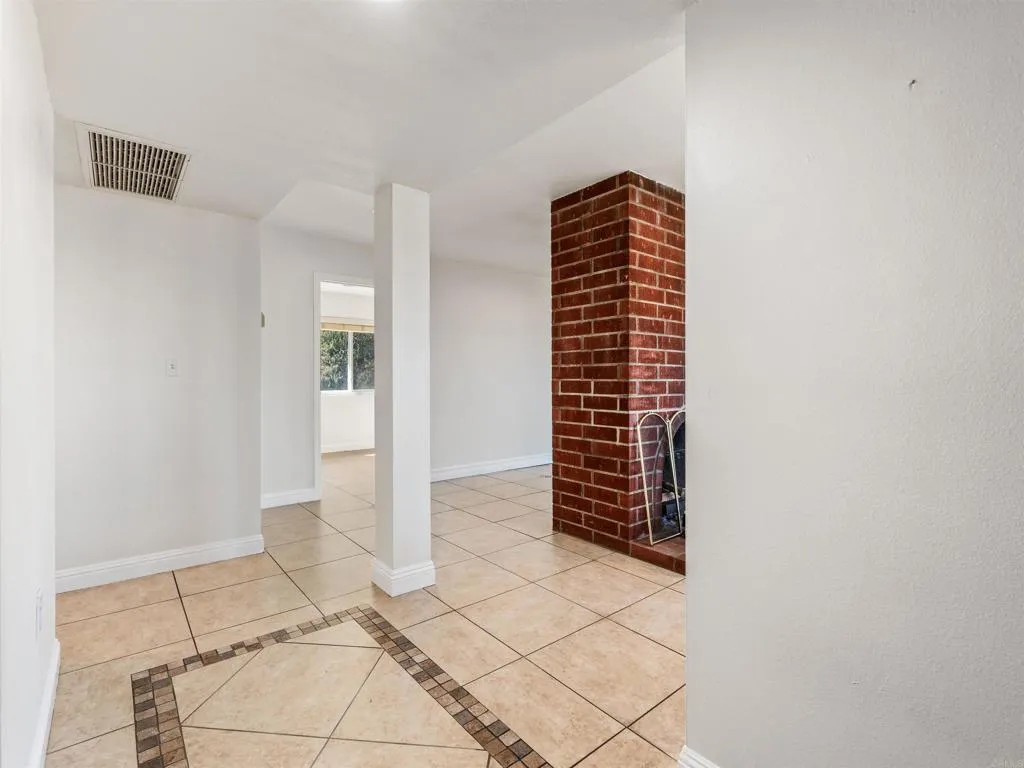 https://cdn.realtyfeed.com/cdn/127/306706206/37028964cccf0e2c730b679e15450da2.webp