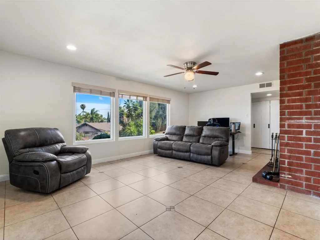 https://cdn.realtyfeed.com/cdn/127/306706206/45477f58ca70e561b03a6be47d97b6fe.webp