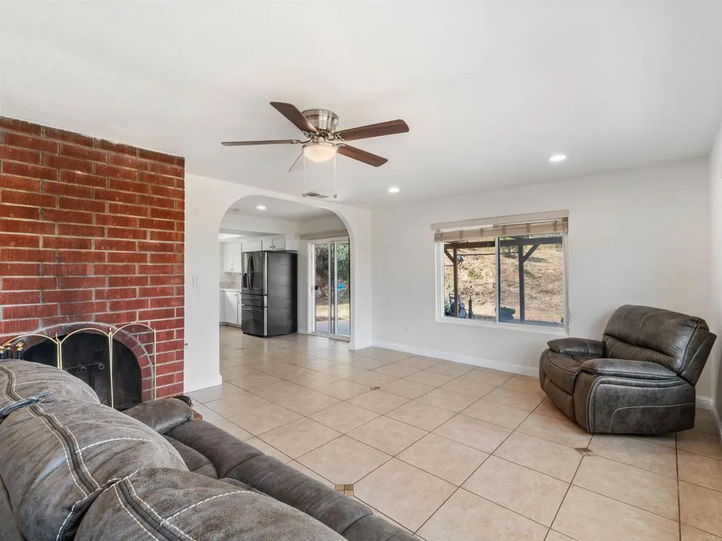 https://cdn.realtyfeed.com/cdn/127/306706206/6722c5bfdd49ac2c46c65ac27cddcd18.webp