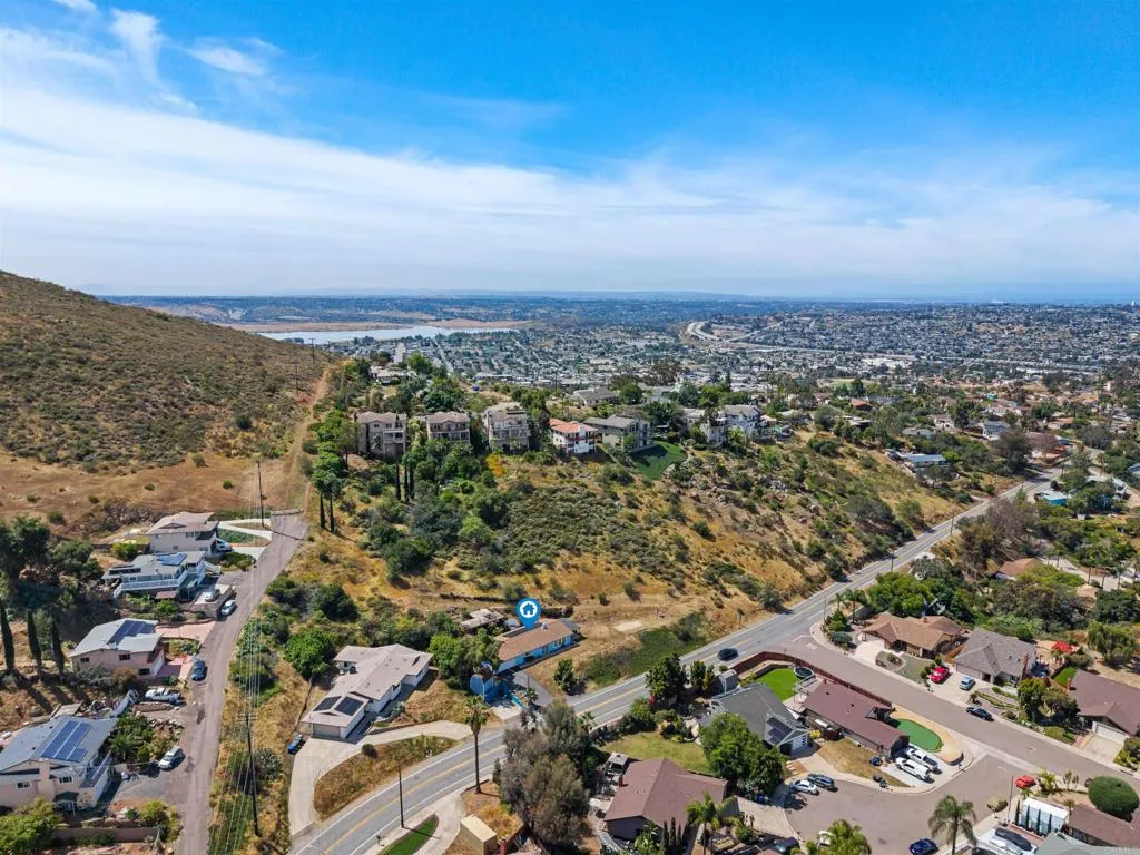 https://cdn.realtyfeed.com/cdn/127/306706206/8d8fcb43e0890ba531a8271ea2864cfb.webp