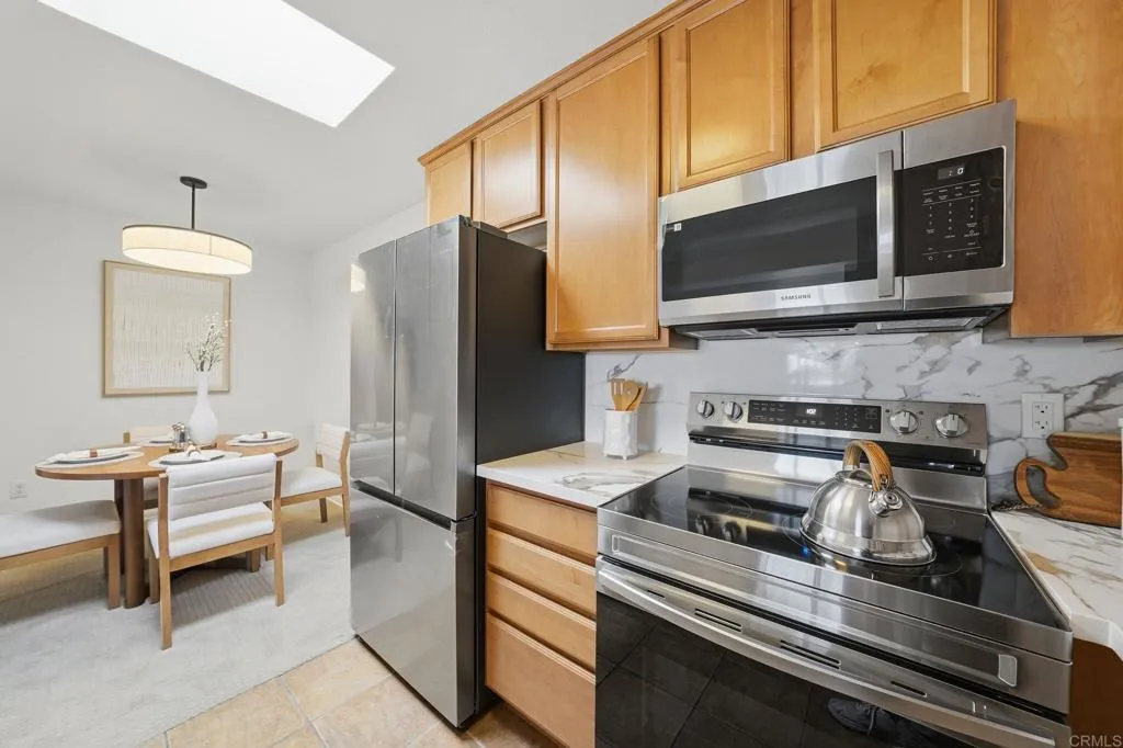 https://cdn.realtyfeed.com/cdn/127/306706254/5eb56cabb81c64d3206accee9e983181.webp